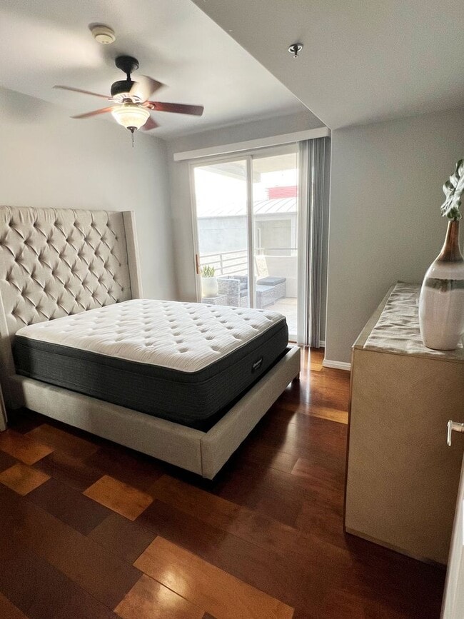 Building Photo - Beautiful 1 Bed/1 Bath Fully Furnished Lig... Unit 329 Rental