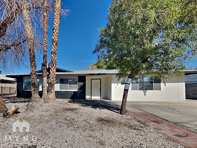 Building Photo - 3112 E Vegas Valley Dr