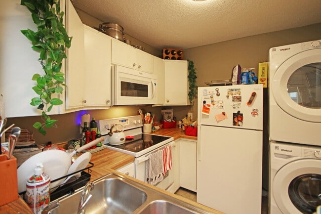 Photo - Your Chill JMU Spot—Awesome 2-Bed, 2-Bath Condo Close to Campus!