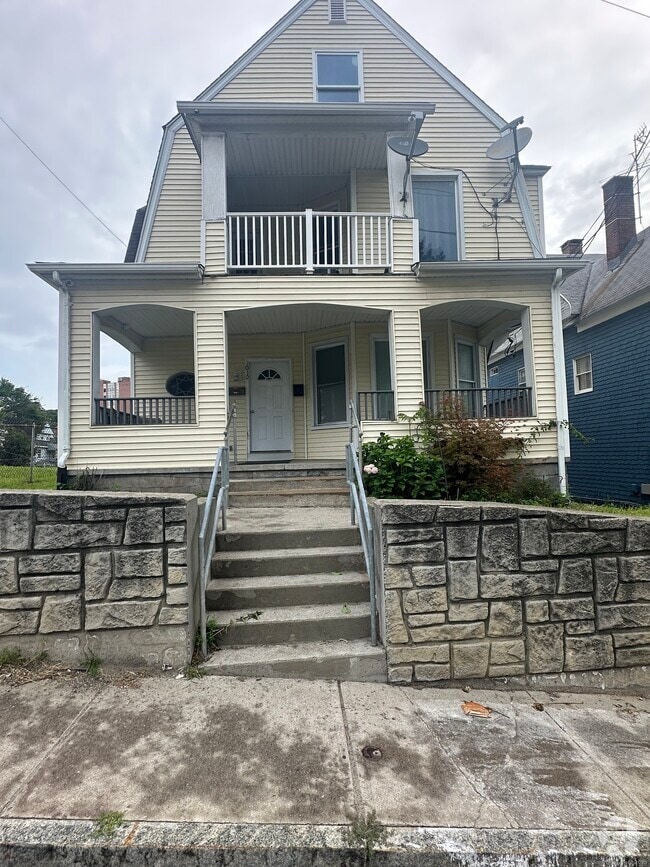 Building Photo - 1010 W Main St Rental