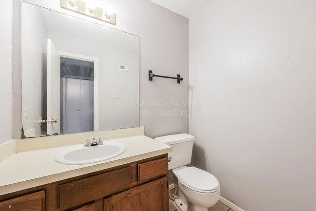 Photo - 5905 Shadydell Dr