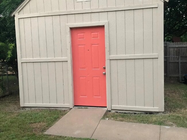 Photo - 1422 Laurel Ln