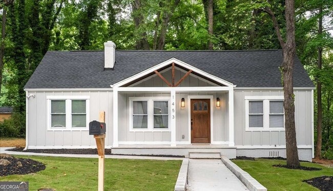 Building Photo - 1453 Lockwood Dr SW