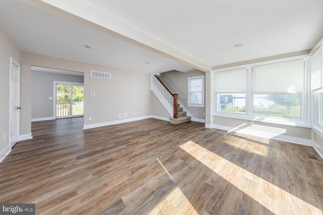 Photo - 279 Academy St