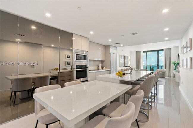 Photo - 460 NE 28th St Unidad 2502