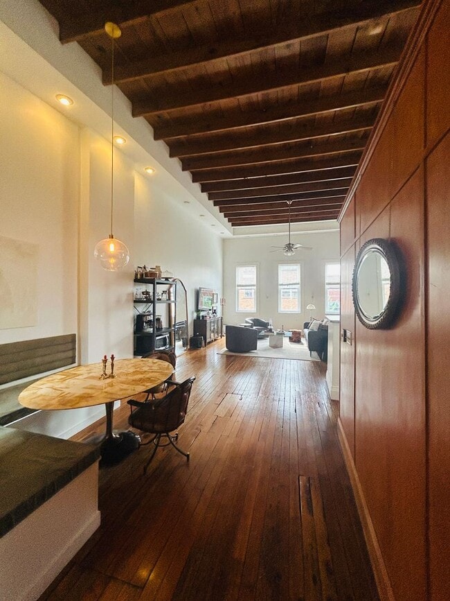 Building Photo - Madison Ave. Loft Unit Suite 300