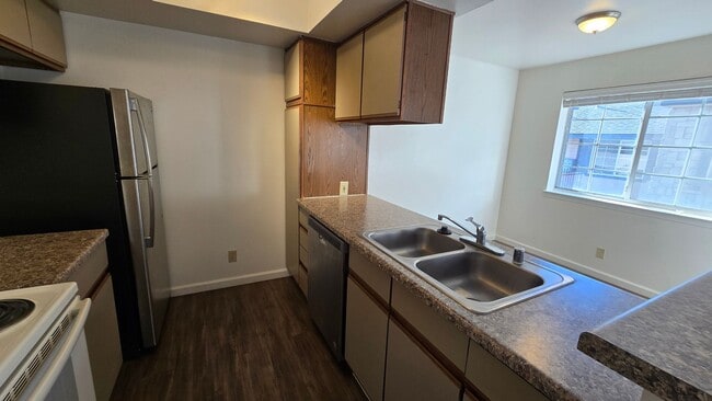 Photo - 247 Cheney St Unidad #B