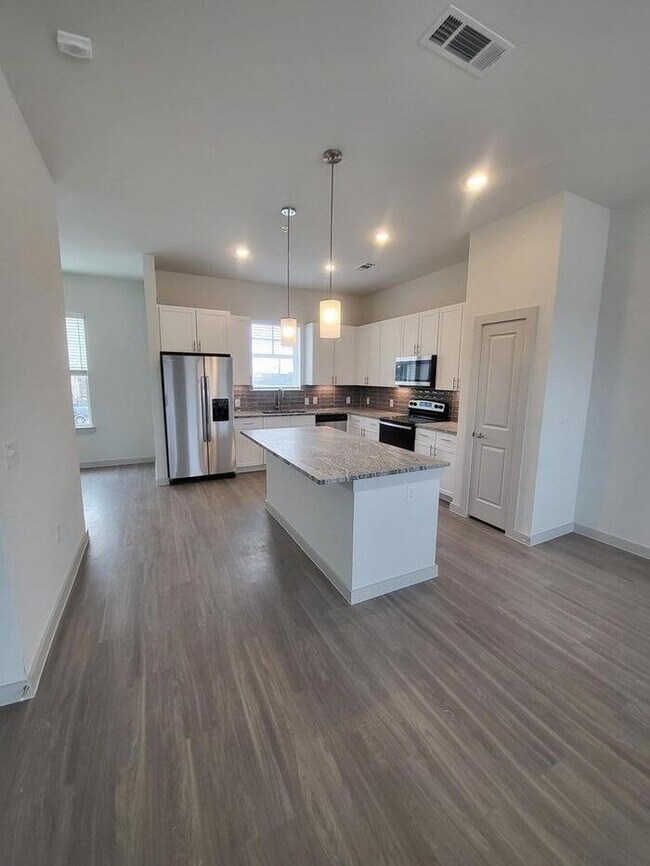 Photo - 9779 Fannin St Unidad c5