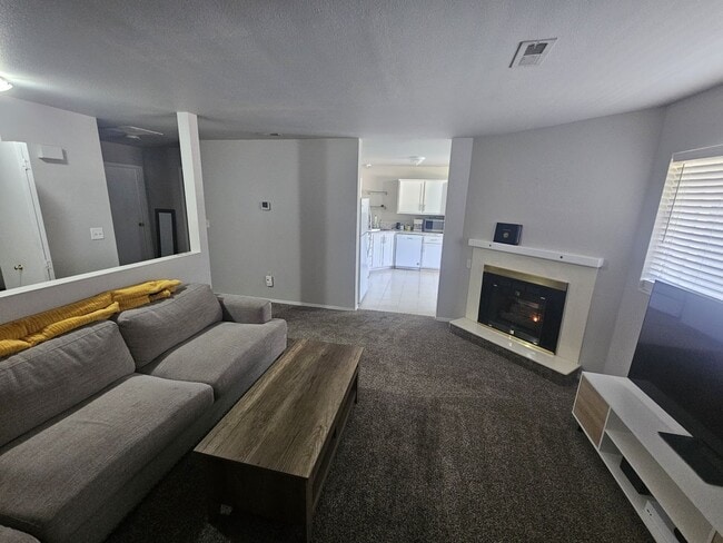Building Photo - The Perfect Blend of Comfort and Function Rental