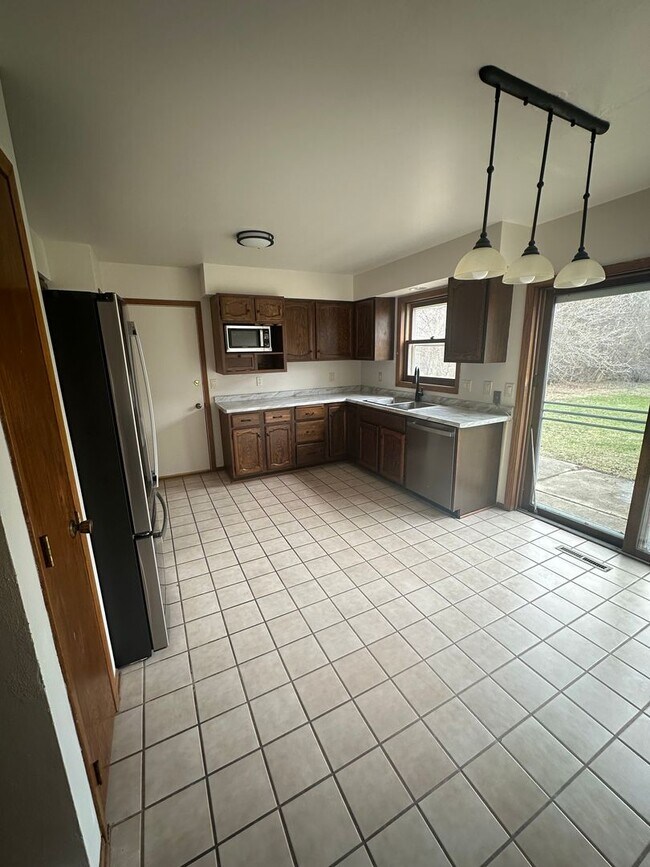 Photo - 3 Bedroom 1.5 Bath Townhome in Fitchburg