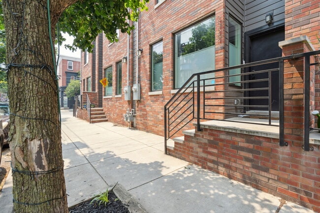 Building Photo - 2318 E Susquehanna Ave Rental