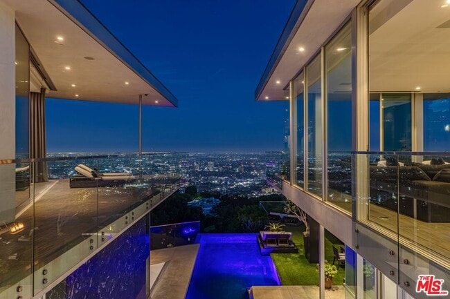 Photo - 1474 Blue Jay Way