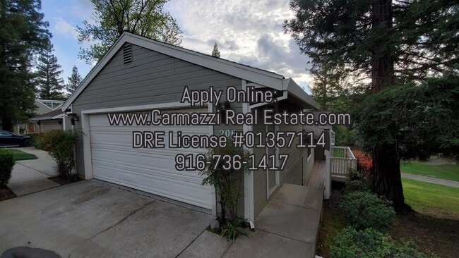 Photo - 206 Live Oak Cir