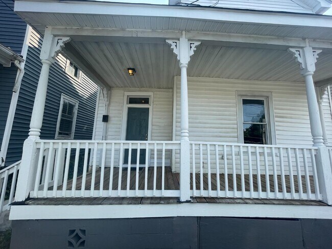 Photo - 2019 Main St