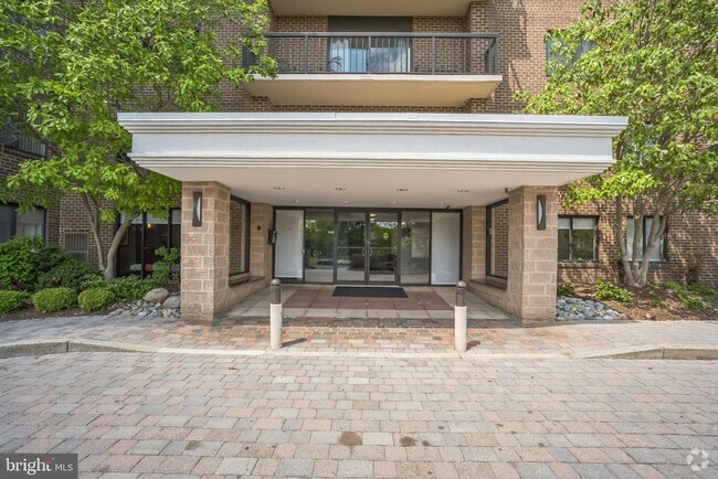 Building Photo - 200 N Pickett St Unit 601 Rental