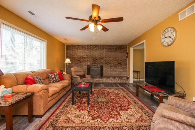 Living Room - 405 Mimosa Ct Unit 405 Mimosa