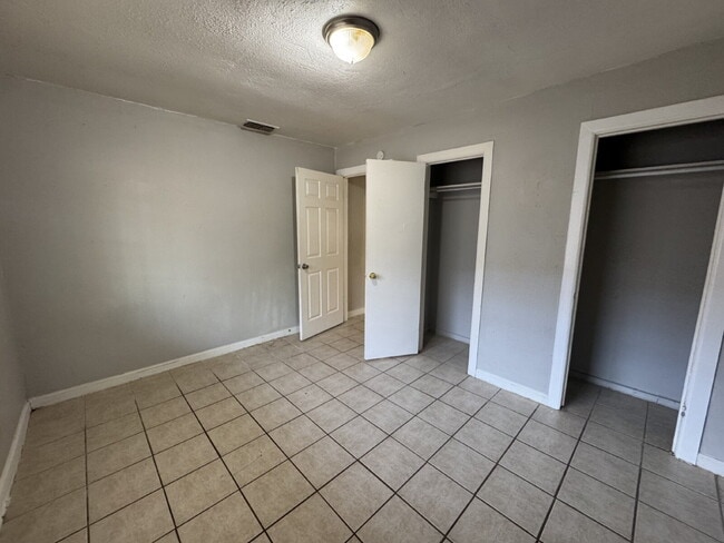 Photo - Fouplex unit ready to move in in Castle Hill! Unit 3