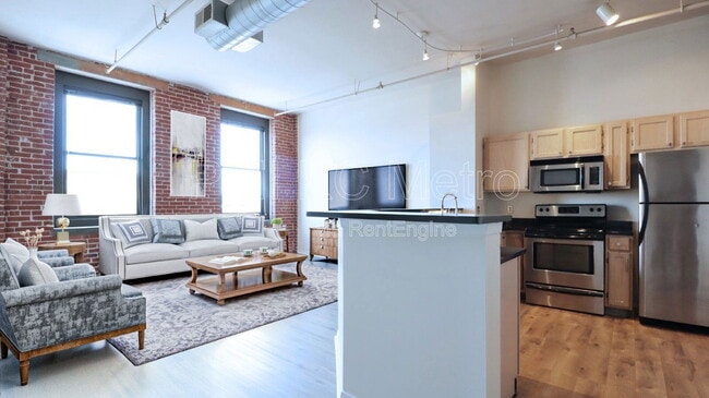 Building Photo - 200 Main St Unit 310