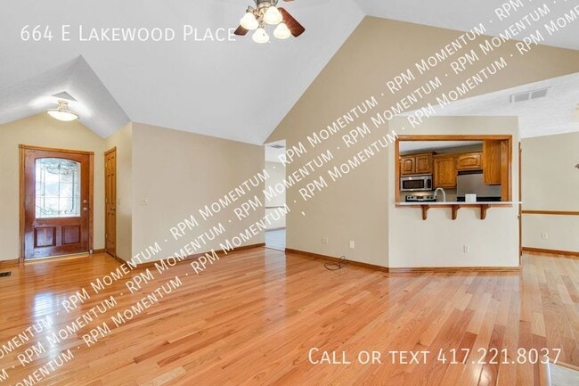 Photo - 664 E Lakewood St