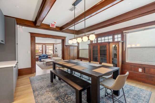 Building Photo - 1022 G St