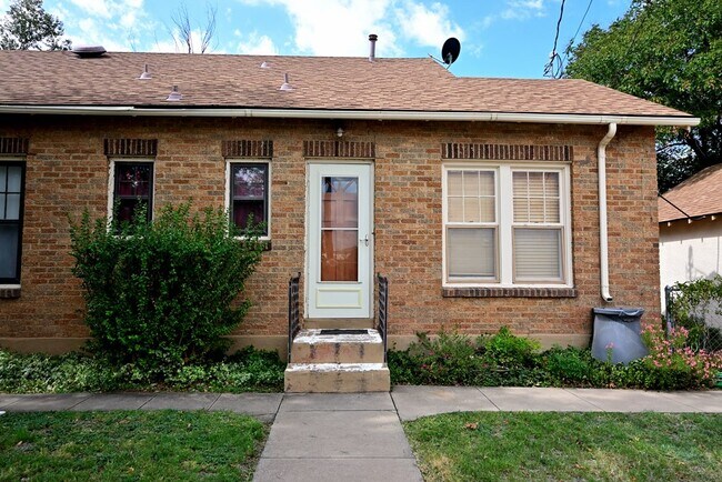 Photo - 401 W Nations Ave