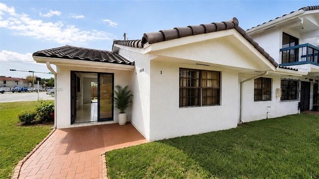 Photo - 10900 NW 7th St Unit 101