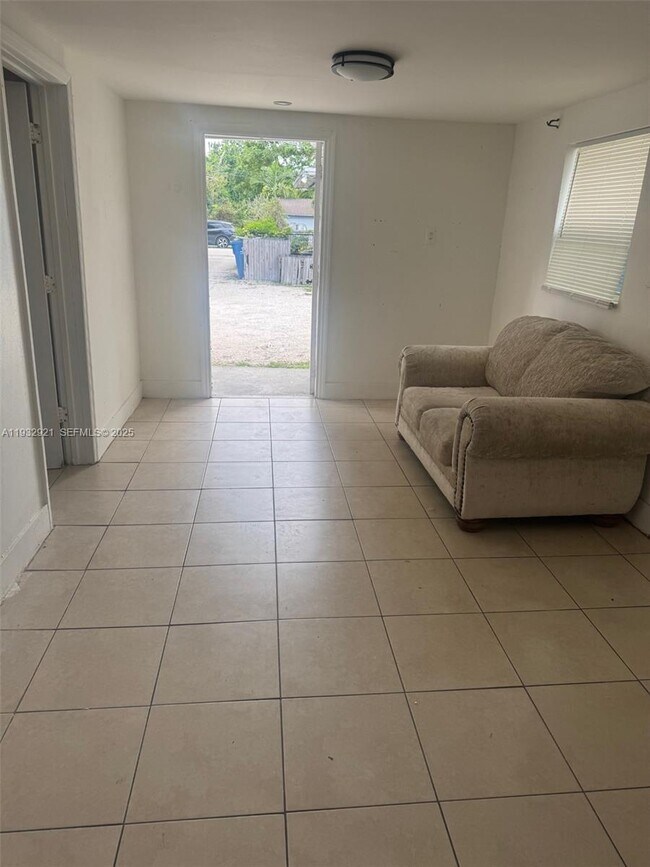 Photo - 611 S 24th Ave Unidad 3