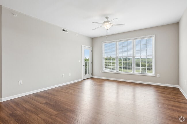 2BR, 2BA - 1,109SF - Living Room