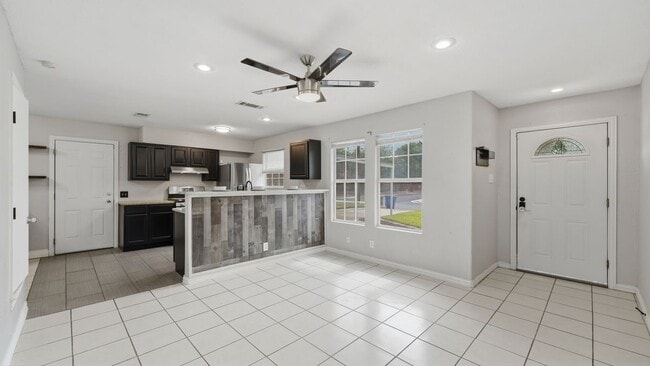 Photo - 2503 Irwin Dr