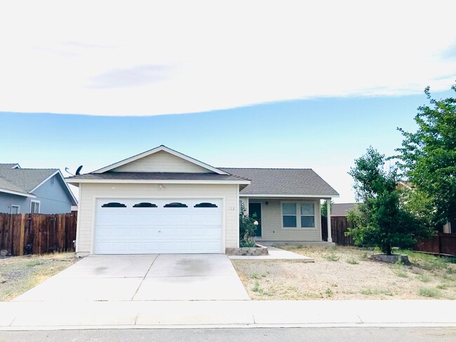 Building Photo - Charming 3 Bedroom