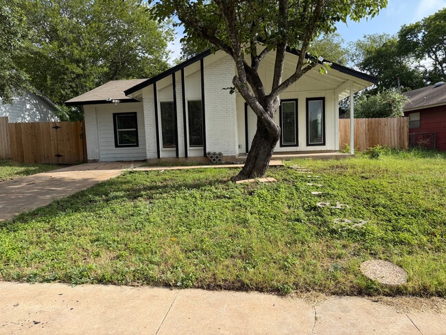 Photo - Room in House on Rockridge Dr