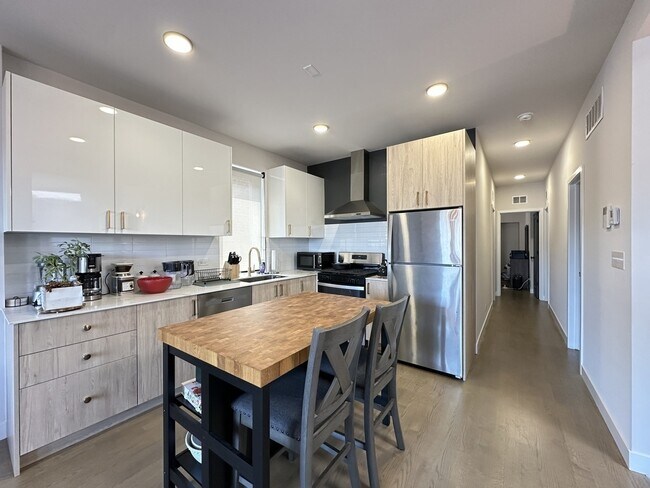 Photo - 908 N California Ave