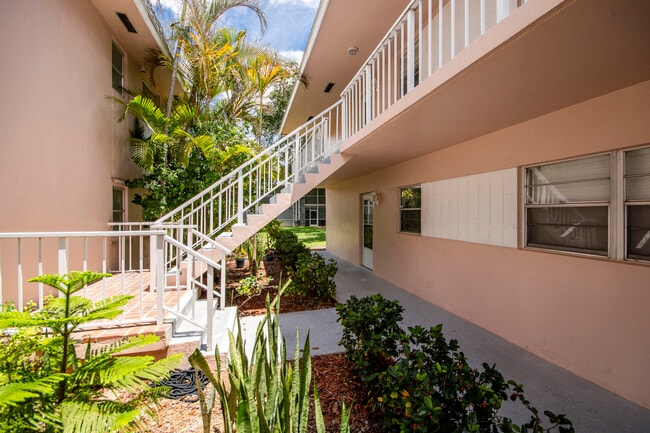 Building Photo - 18081 SE Country Club Dr Unit 16-151