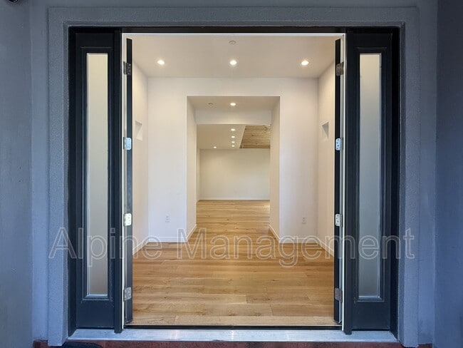 Photo - 1163 W Iowa Ave