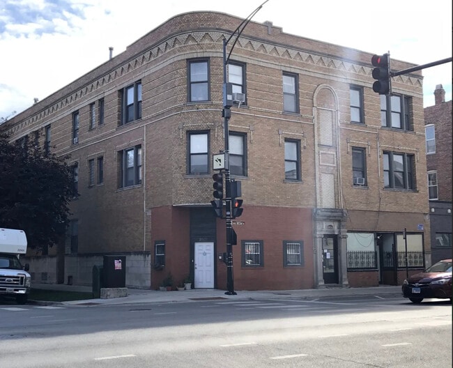 Building Photo - 952 N Rockwell St Unit 1 Rental