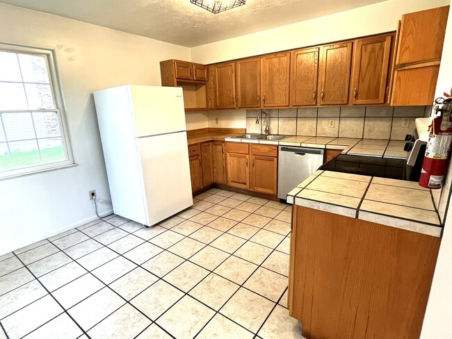 Building Photo - 1020 Arrowhead Dr Unit 1020 Arrowhead Drive Rental