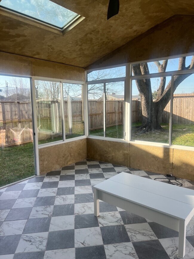 Photo - 16818 Rockbend