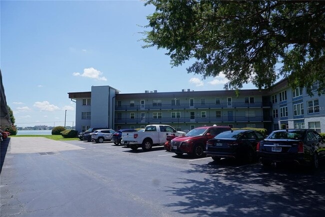 Building Photo - 333 N Lake Howard Dr Unit 303A