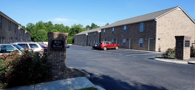 Building Photo - 402 Ellis Ave Unit D3