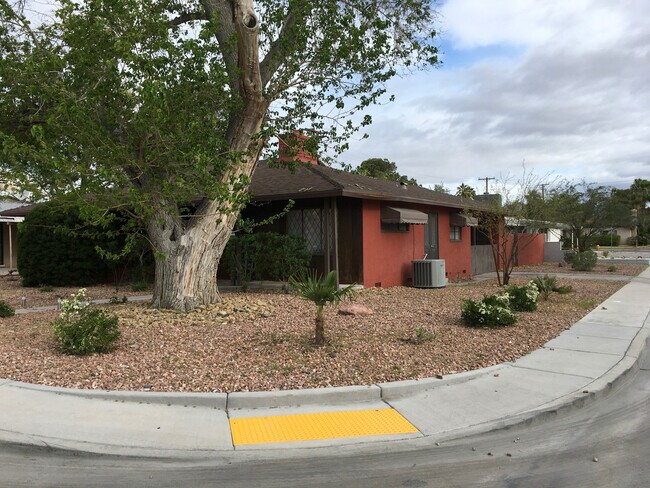 Photo - Spacious 3Bed/2Bath, 1-Story Ranch Home lo...