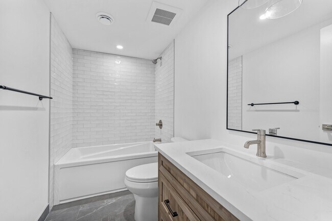 Photo - 887 Somerset St W Unité 103