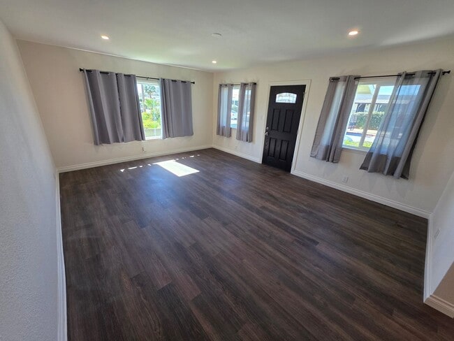 Photo - LOOKS JUST LIKE NEW