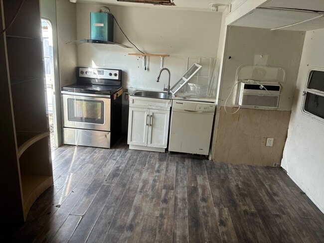 Photo - 27881 New York St