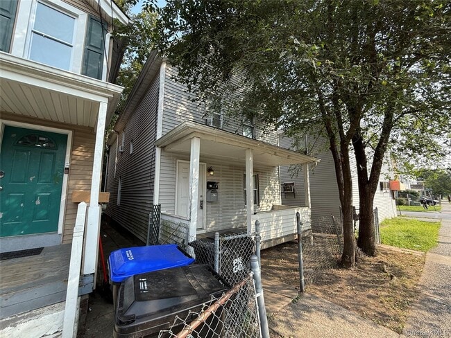 Photo - 190 Winnikee Ave