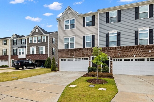 Photo - **End Unit 3/3 Townhome in Great Location**