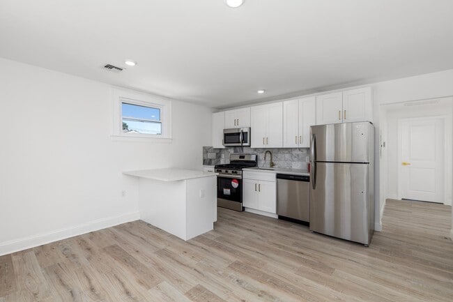 Photo - 11 Delafield Ave Unit Apt2