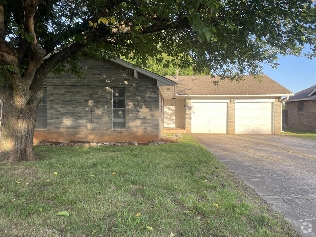 Building Photo - 1420 Oakcrest Ave Rental