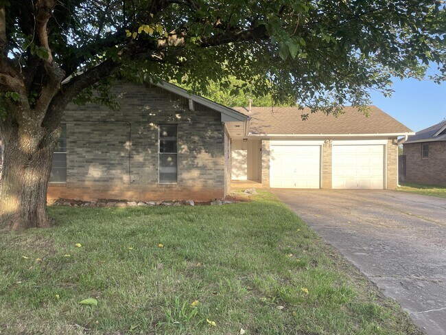 Photo - 1420 Oakcrest Ave House