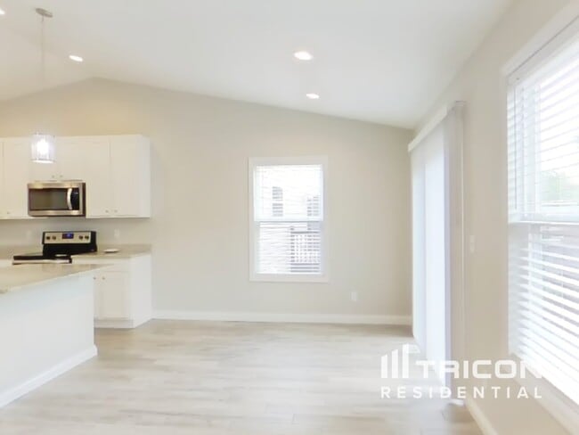 Photo - 48 Huntleigh Park Ct