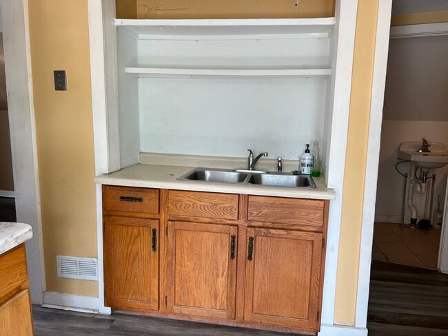 Kitchen - 2432 Prais St